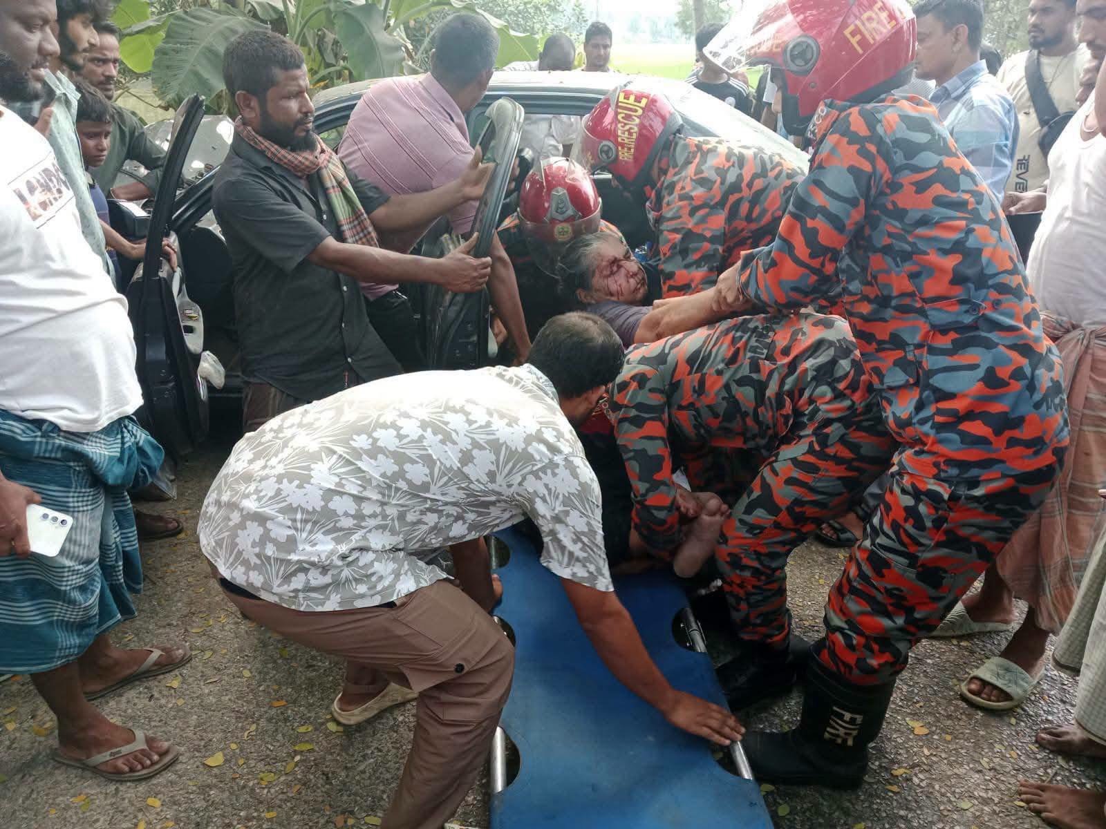 শ্রীমঙ্গলে গাছে প্রাইভেটকারের ধাক্কা, প্রাণ গেল ৩ বছরের জায়ানের